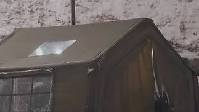 和小狗户外雪中帐篷露营 #露营 #雪天露营 #解压