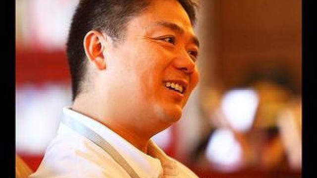 从农村走出来的励志企业家，这才是真正的衣锦还乡 #刘强东 #走进大学城  #衣锦还乡 #刘强东的励志