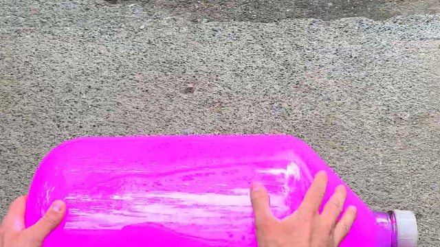 楼梯滚瓶子爆破解压时刻