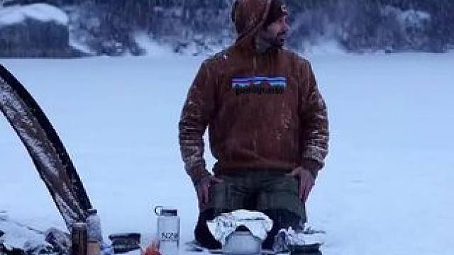 丛林冬季雪中帐篷露营 #露营 #雪天露营 #解压 #内容启发搜索