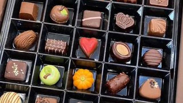 朵娜贝拉比利时进口巧克力礼盒，每一个口味就像开盲盒真的好好吃#朵娜贝拉巧克力 #甜品控 #好吃到停不