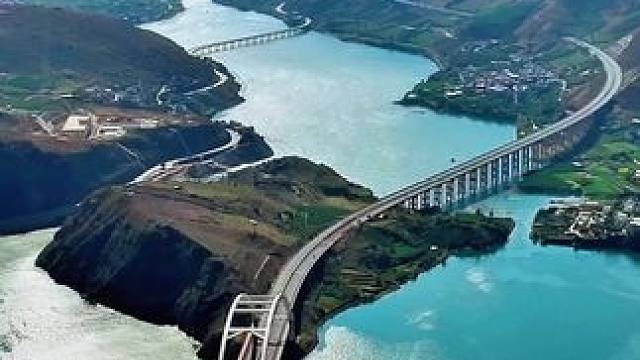 金沙江上的金鸡达旦河特大桥#水天一色 #江边美景 #碧水蓝天 #好山好水好风景 #保持热爱奔赴山海