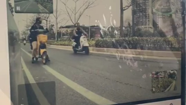 车主全责，原因：摄像头太模糊，看不清