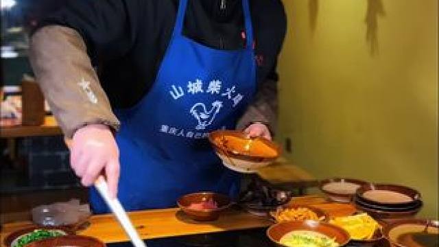 山城柴火鸡周年庆，过年柴火鸡安排起#美食推荐 #城市里的烟火气 #山城柴火鸡