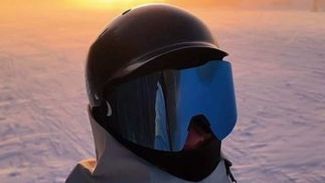 “当你滑完雪去看日落”#每一帧都是热爱 #日落 #滑雪 #这才是滑雪人的出场方式 #冬天该有的样子