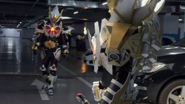 两大王者的碰撞#铠甲勇士 #帝皇铠甲 #修罗铠甲