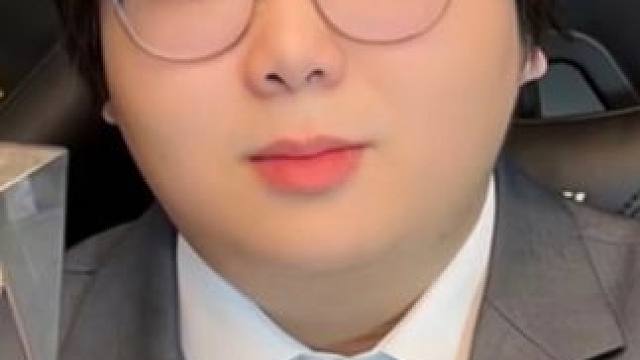 #陈伯全能王 #金铲铲小叶 陈伯公司旗下主播小叶早期谈陈伯是自己直播事业的偶像 教会自己很多道理