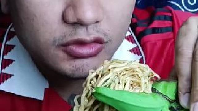 生芭蕉配面 #原始美味#东南亚美食#越南生活