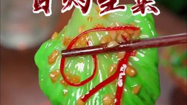 注意看，年夜饭的餐桌上不能全是大鱼大肉，试试这道有钱人最喜欢吃的一道菜，生菜寓意生财，学会了你也能成