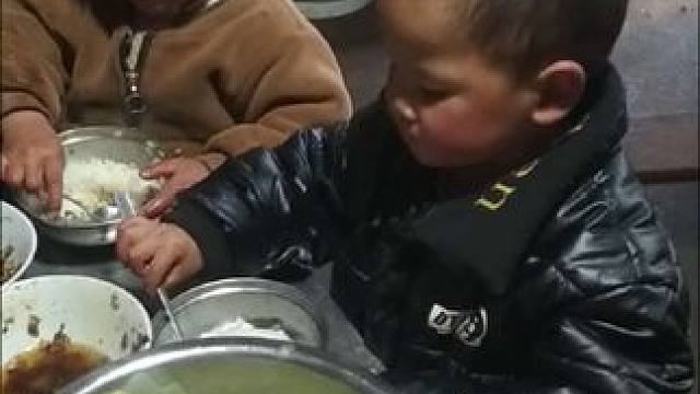 今天吃饭挺乖的。 #内容启发搜索