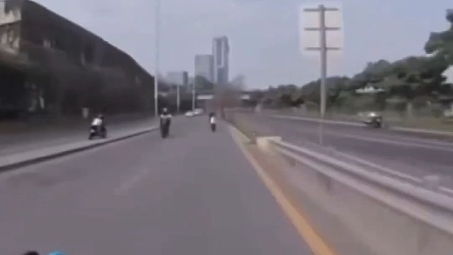 亲亲，AJ你嘴好臭！