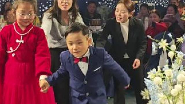 我本来也以为是青铜，看走眼了，对不起小孩哥#婚礼 #婚礼现场 #致辞 #小孩哥