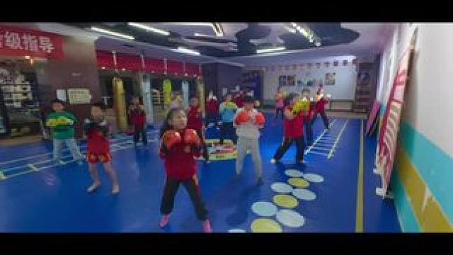 #这才是少年该有的样子 通过练习散打搏击，不但可以掌握防范技能，同时提高速度、力量、耐力和灵巧度#国