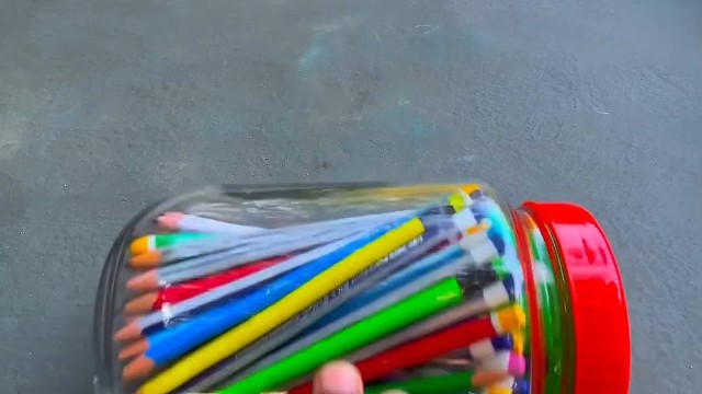 楼梯滚瓶子爆破解压时刻