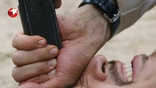 杜伦知道一炀是张长山的儿子，故意用言语刺激他，一炀冷静下来没有开枪。杜薇却失去理智，欲为父报仇 ……