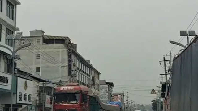 直接一脚油门就过去了，屁事没有