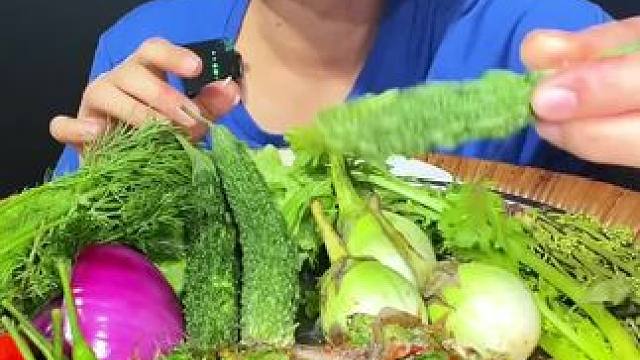 泰国小苦瓜 #爱生活爱美食 #农村美食记录生活 #泰国主播吃美食视频 #把家乡的味道分享给大家 #舌