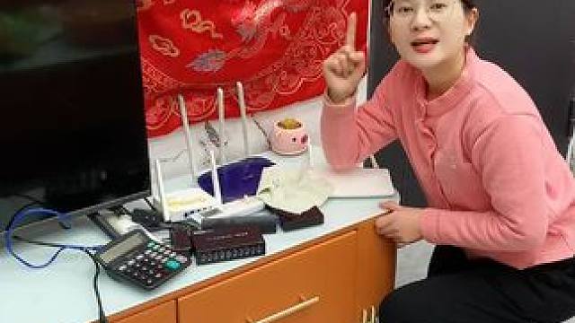 路由器置物架 家里的路由器，机顶盒用这个小盒子上墙收纳，桌面就干净整洁多了，打扫卫生也方便#置物架 