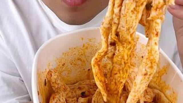 无敌牛筋面 #牛筋面 #速食 #谁懂这一口的好吃程度 #这一口简直香迷糊了 #就是这个味儿