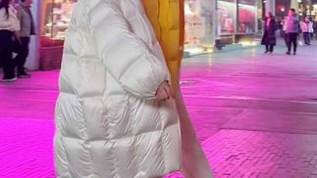 有孩子才明白，有长辈帮衬的家庭是何其幸福和幸运。可以细嚼慢咽的吃饭，可以安心的洗澡，还可以在熬夜后补