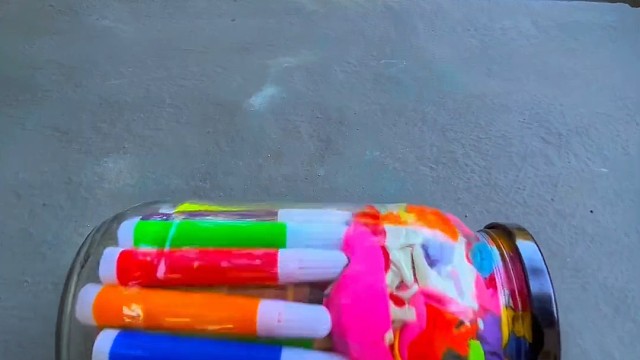 楼梯滚瓶子爆破解压时刻