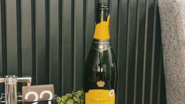 朋友：买台灯的钱都省了啊~ #玩个很新的东西 #小夜灯