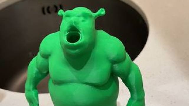 听说用这个史莱克牙膏头挤牙膏更有味道~ #玩个很新的东西