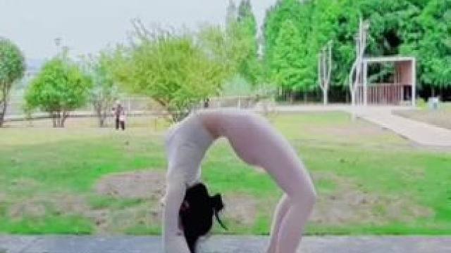 #轮式 #瑜伽女孩