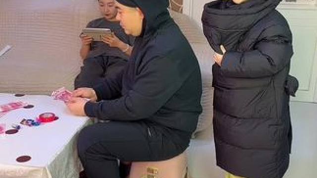 母女俩默契配合！ #笑花小王令 #内容启发搜索