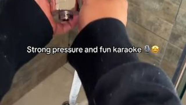 朋友：还以为你是歌王，原来你是浴皇大帝~ #玩个很新的东西