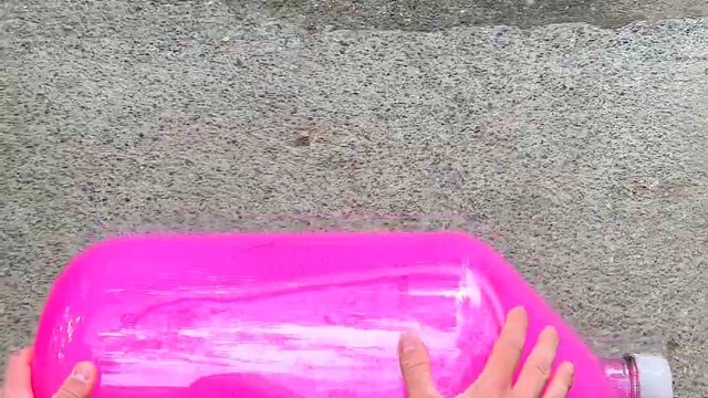 楼梯滚瓶子爆破解压时刻