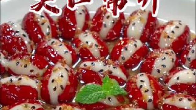 注意看，把红枣放锅里蒸一蒸，出锅瞬间就是一道年夜饭上征服大小朋友的一道特色美食，寓意生活甜蜜，笑口常