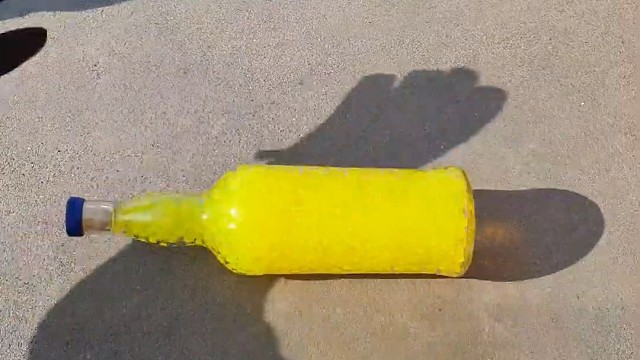 楼梯滚瓶子爆破解压时刻