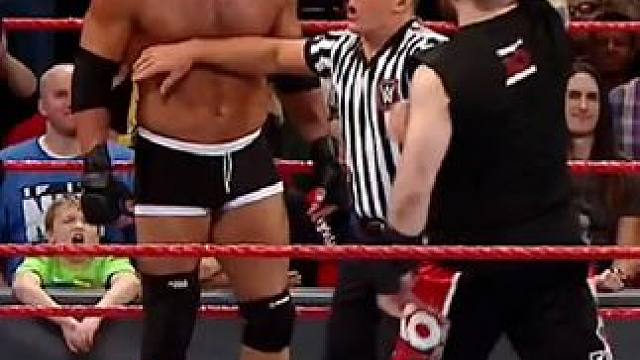 欧文斯鼓起勇气面对高柏，杰里科突然出场扰乱欧文斯 