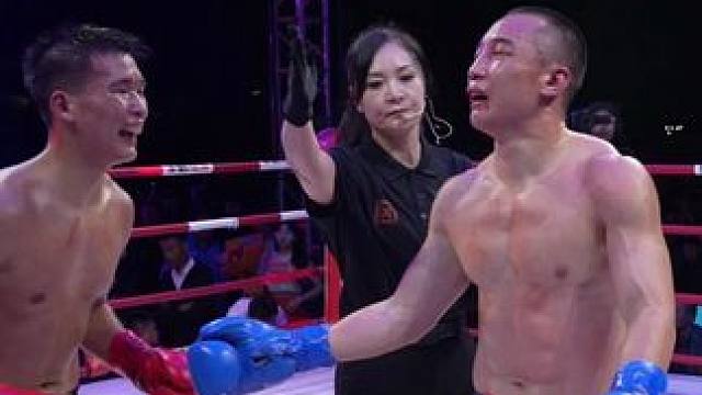 猜猜这俩人谁更硬？#椒王风云 #自由搏击 #格斗