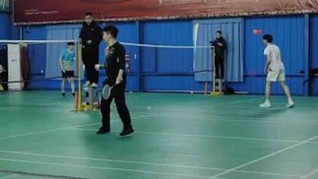 羽毛球比赛现场的双刀流，大开眼界#羽毛球 #比赛现场 #双刀流