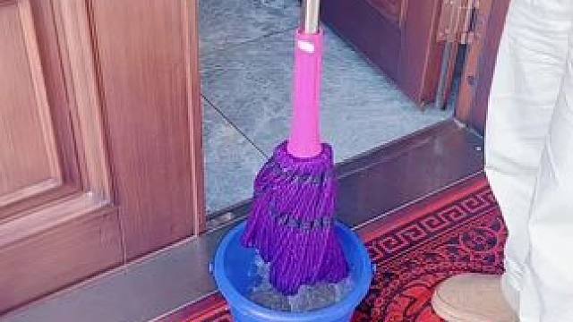 #超便宜超划算 每天把地板拖到干干净净看着可舒服了，这款很哇塞免手洗拖把拖起地来真得劲，一拧水就净，