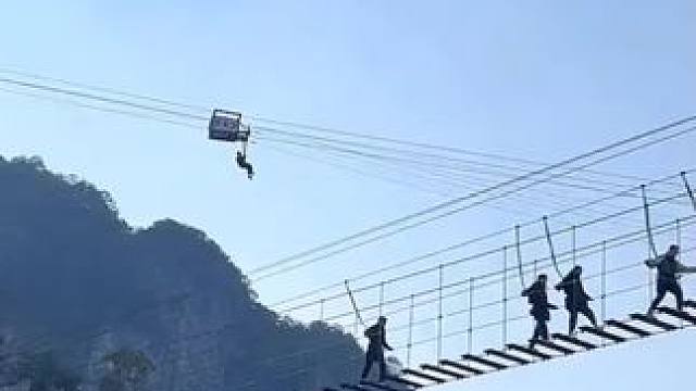 #秋千 #蹦极 #玩的就是心跳 #高空蹦极 #勇敢的人先享受自由 。