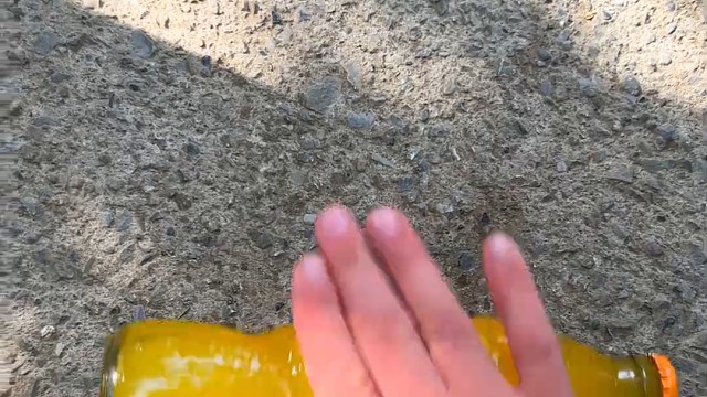 楼梯滚瓶子爆破解压时刻