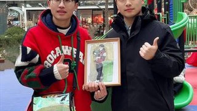 二十来岁的小伙出来捡垃圾，是在博眼球吗？ #记录真实生活 #感动瞬间 #正能量 #正能量传递 #画画