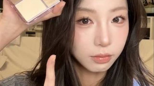 各位帮我看看这哑光提亮的显色度是不是开挂了？ #四色修容盘 #修容盘 #提亮修容 #向日花修容 #修