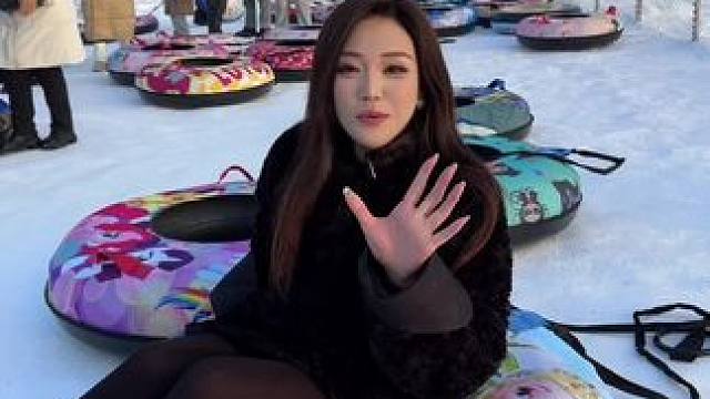 乌鲁木齐市区内可以带着孩子玩雪的地方 买一次票可以玩一个冬天，不光是好玩，还有各种冰雕雪雕，又好玩又