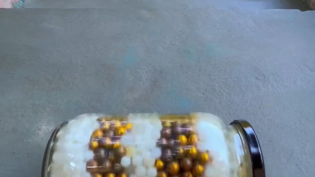 楼梯滚瓶子爆破解压时刻