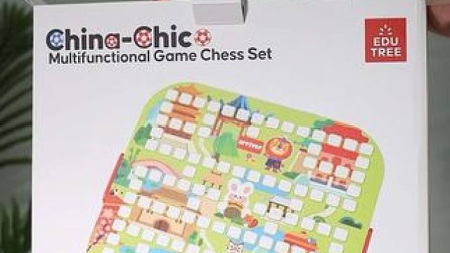 假期让孩子放下手机电视，这套桌游就够了。一套包含几十种棋类游戏，有非常考验手眼协调的桌面冰壶球、保龄