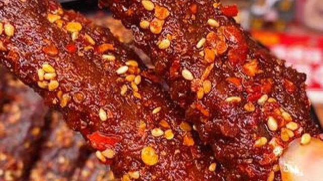 没来过湖南的一定要尝尝这个湖南特产爆辣鸭翅中#好吃到停不下来 #零食推荐 #追剧小零食