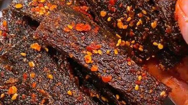 不能吃辣的千万不要轻易尝试#辣条 #臭干子 #零食推荐 #好吃到停不下来