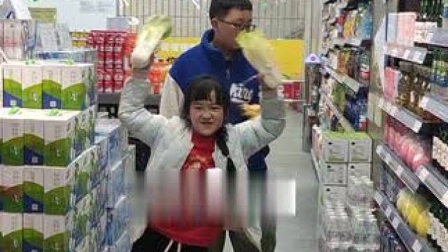 今天好丰富哥哥哭了一场 拆了空调  玩了游戏 吃了草莓菠萝蜜 #寒假生活#初中生 #记录真实生活