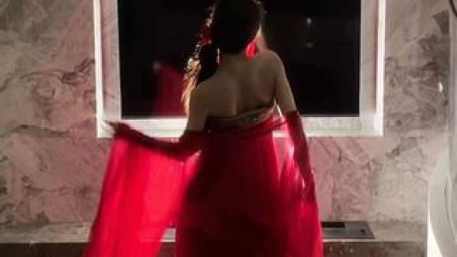 我给全世界展示中国舞 别不开心了 姐跳个舞给你看～  #中外国网友亮出了十八般武艺 #向全世界展示中