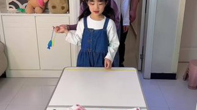 粘小手游戏，凭实力得新年红包！ #笑花小王令 #内容启发搜索