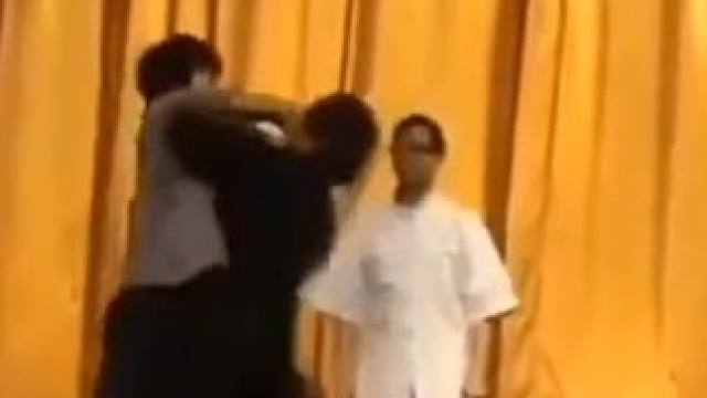 方丈前来大学传授易筋经，到了这边直接撩妹仗着自己有钱，已经拿下好几个了！小伙暗恋的女神也被方丈拿下了